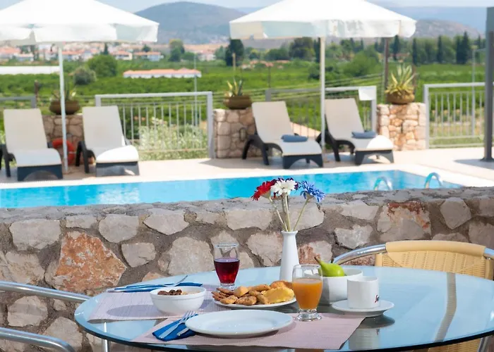 莉莉别墅酒店 公寓 托隆